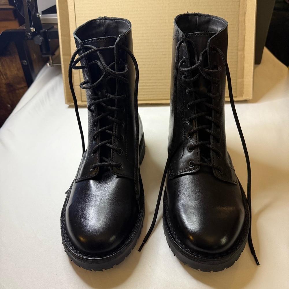 VELDSKOEN Move Me Ranger Boot Black Leather Black Sole Men’s 7 Women’s 9 EU 40